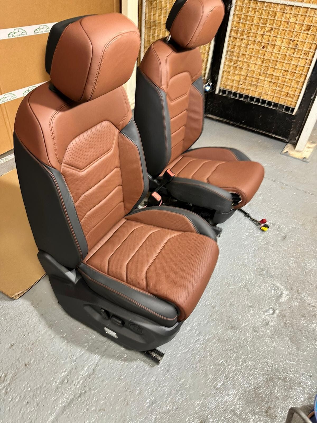 VW TOUAREG III CR7 760 SITZE SPORT LEDER SITZEN BRAUN LEDER VON TEST WAGEN!! - Obrázek 4