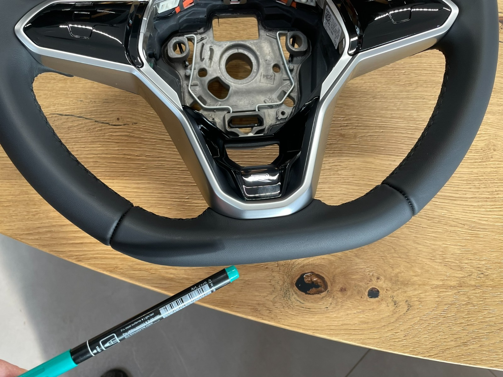 VW TOUAREG III CR7 SPORT LEDER LENKRAD R 760419089P - NUR 1577 KM STAND ORIG VW - Obrázek 13