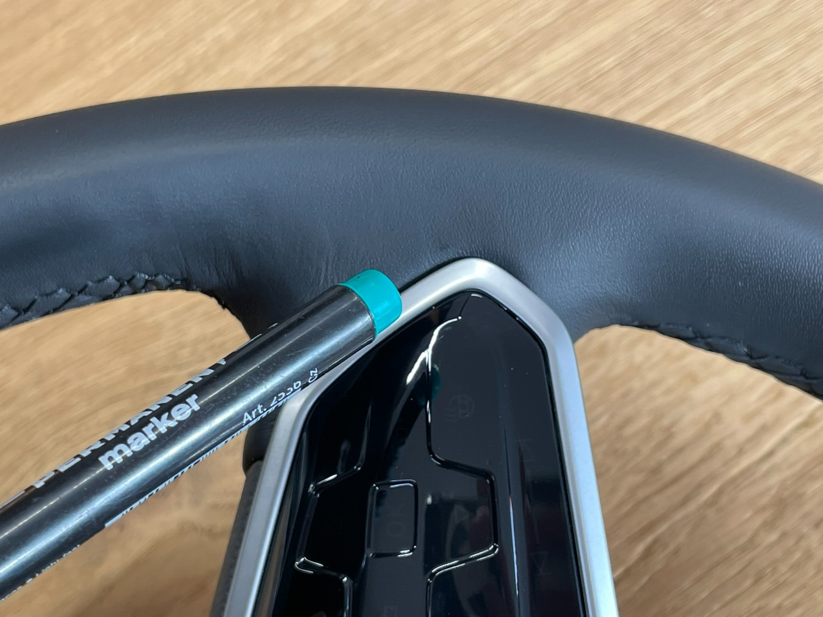 VW TOUAREG III CR7 SPORT LEDER LENKRAD R 760419089P - NUR 1577 KM STAND ORIG VW - Obrázek 16