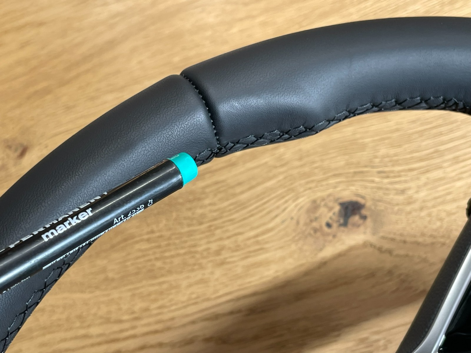 VW TOUAREG III CR7 SPORT LEDER LENKRAD R 760419089P - NUR 1577 KM STAND ORIG VW - Obrázek 17