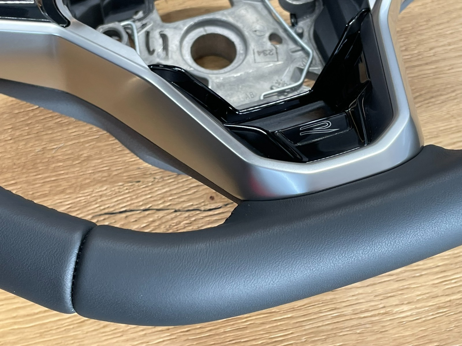 VW TOUAREG III CR7 SPORT LEDER LENKRAD R 760419089P - NUR 1577 KM STAND ORIG VW - Obrázek 20