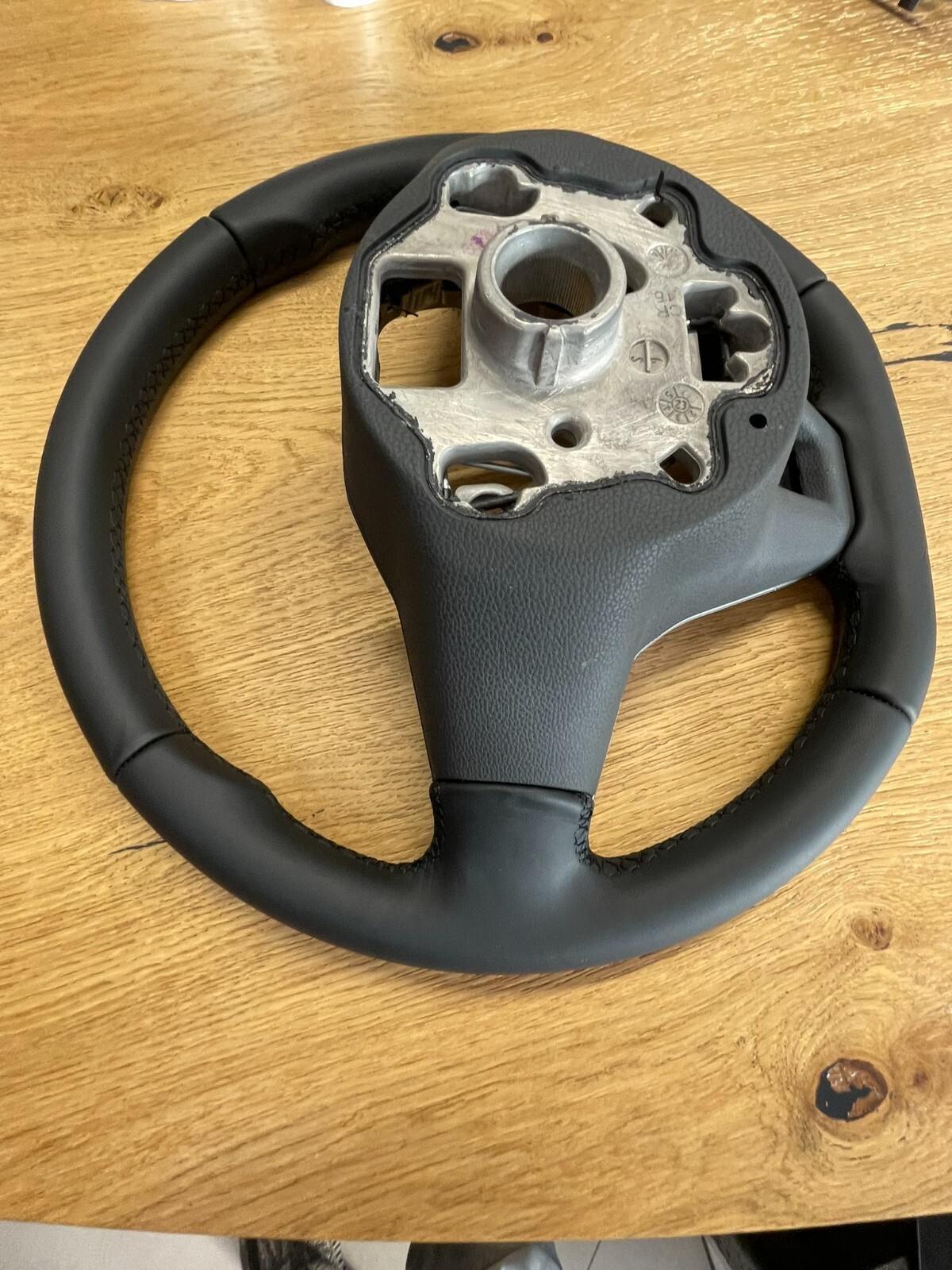 VW TOUAREG III CR7 SPORT LEDER LENKRAD R 760419089P - NUR 1577 KM STAND ORIG VW - Obrázek 23