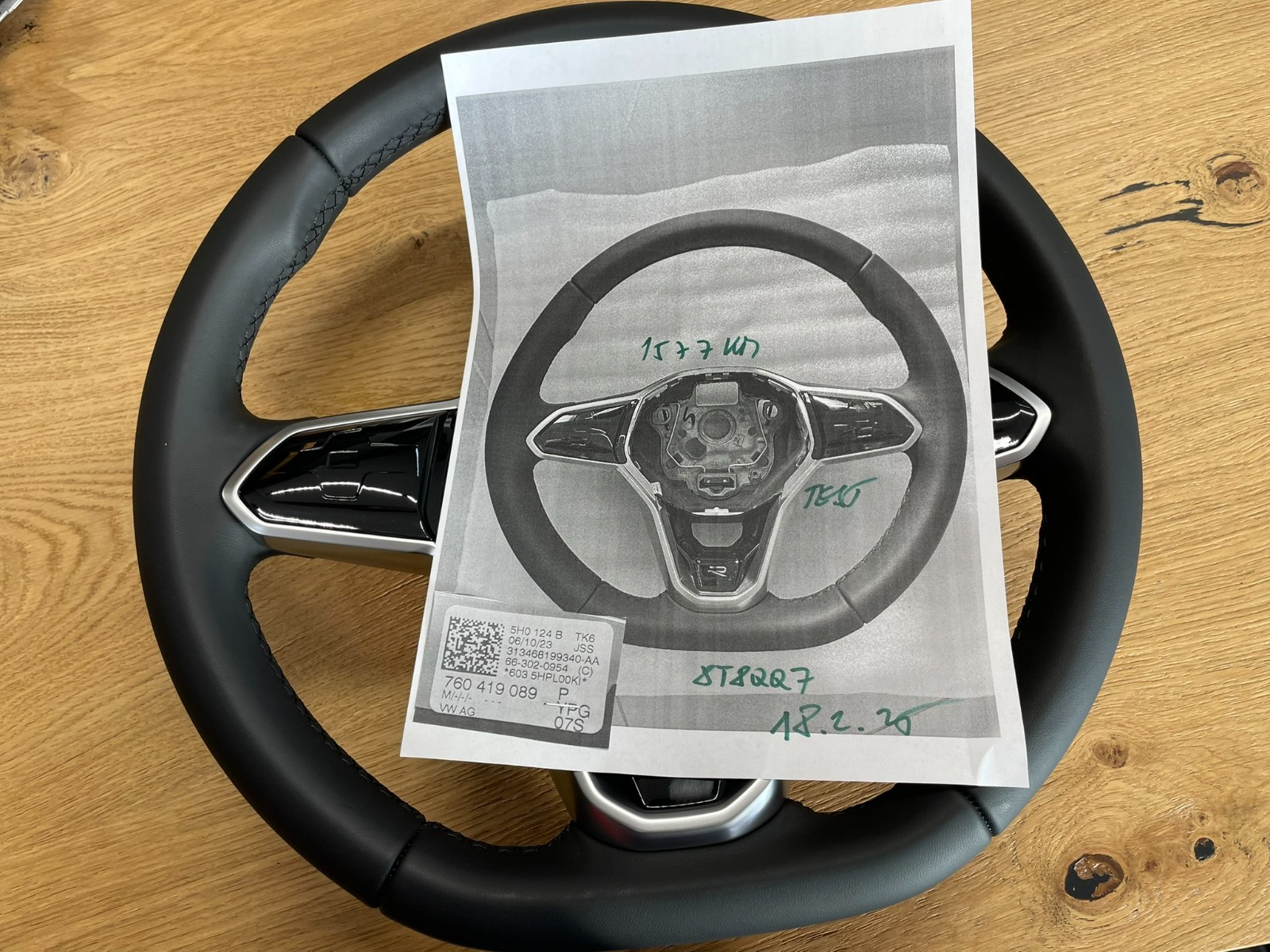 VW TOUAREG III CR7 SPORT LEDER LENKRAD R 760419089P - NUR 1577 KM STAND ORIG VW - Obrázek 25
