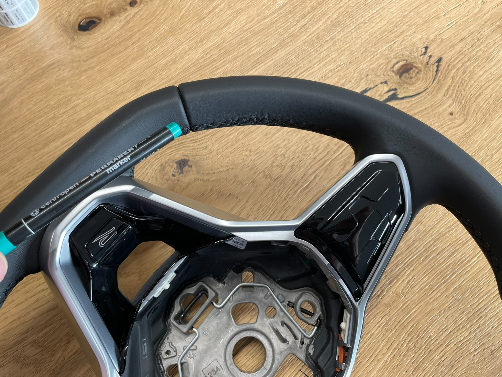 VW TOUAREG III CR7 SPORT LEDER LENKRAD R 760419089P - NUR 1577 KM STAND ORIG VW - Obrázek 6