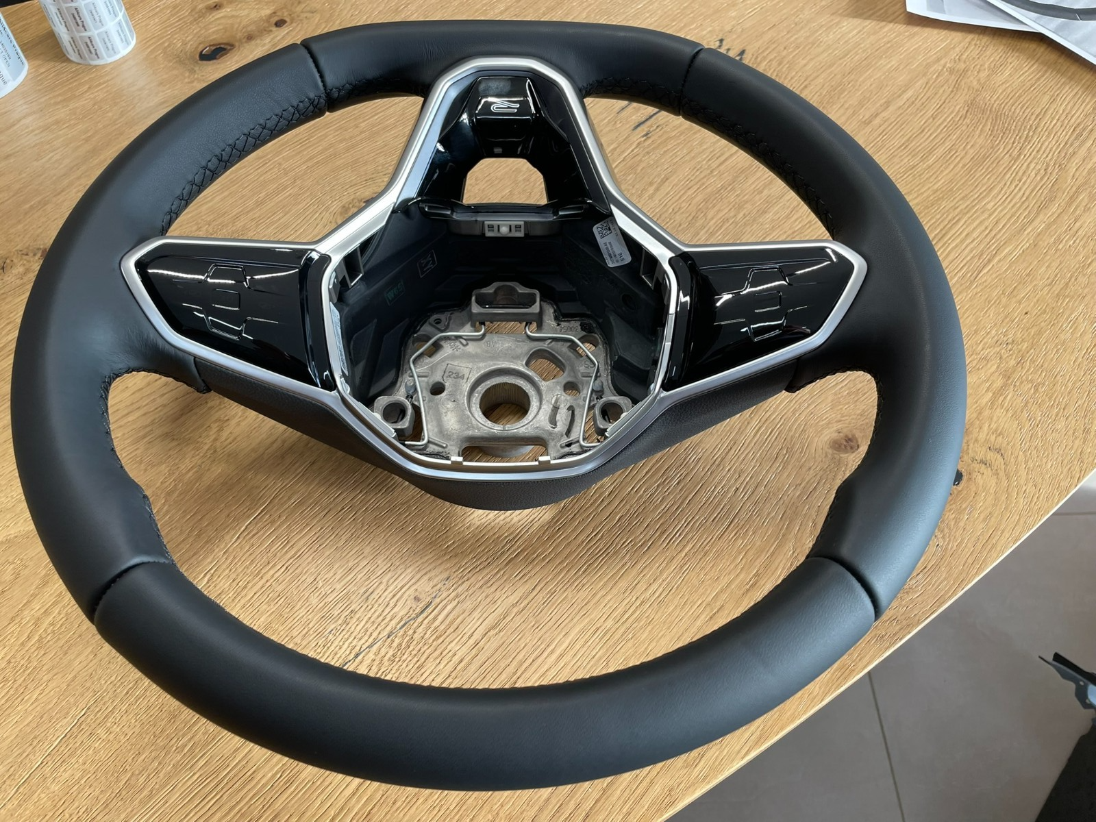 VW TOUAREG III CR7 SPORT LEDER LENKRAD R 760419089P - NUR 1577 KM STAND ORIG VW - Obrázek 7