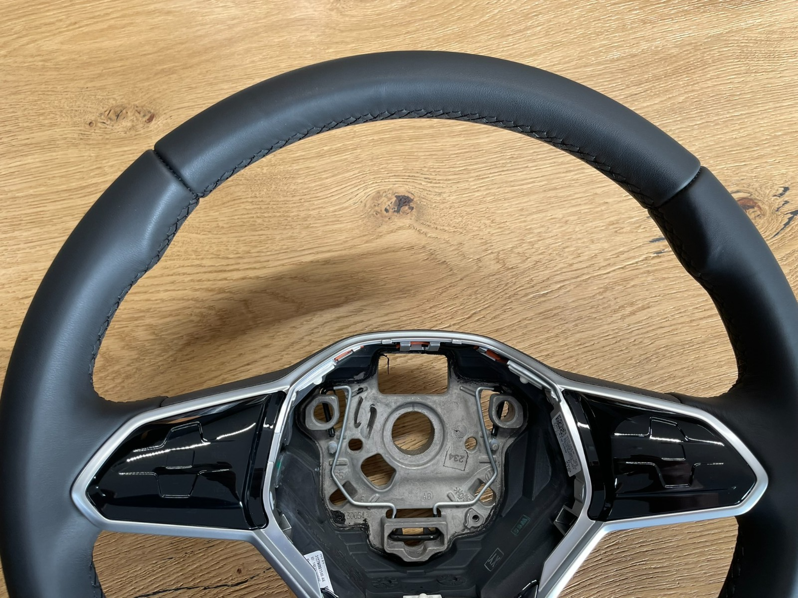 VW TOUAREG III CR7 SPORT LEDER LENKRAD R 760419089P - NUR 1577 KM STAND ORIG VW - Obrázek 8