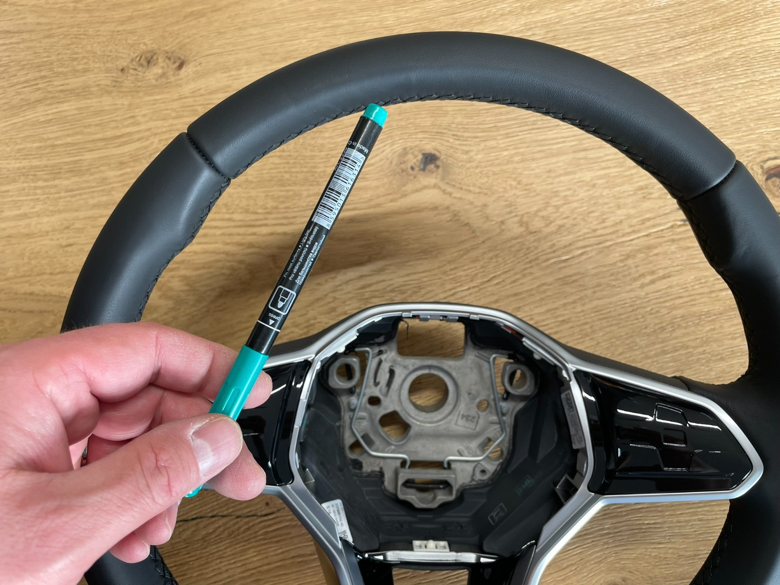 VW TOUAREG III CR7 SPORT LEDER LENKRAD R 760419089P - NUR 1577 KM STAND ORIG VW - Obrázek 9