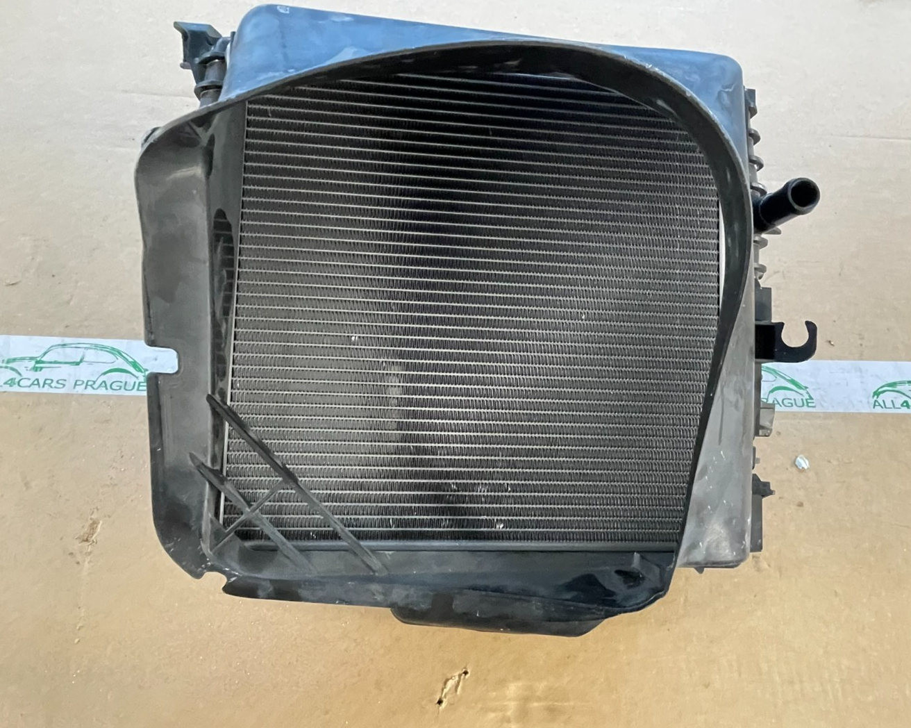 VW TOUAREG ZUSATZKÜHLER FÜR KÜHLMITTEL 3.0 L BENZIN RECHTS 7P0121212K TEST ORIG