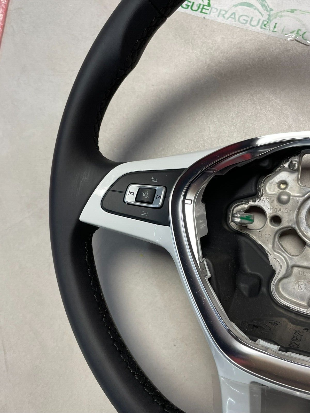 VW UP SPORT LENKRAD LEDER CHROM-SCHWARZ-WEISS 1S0419091AF Fast Neu Test Wagen.. - Obrázek 16