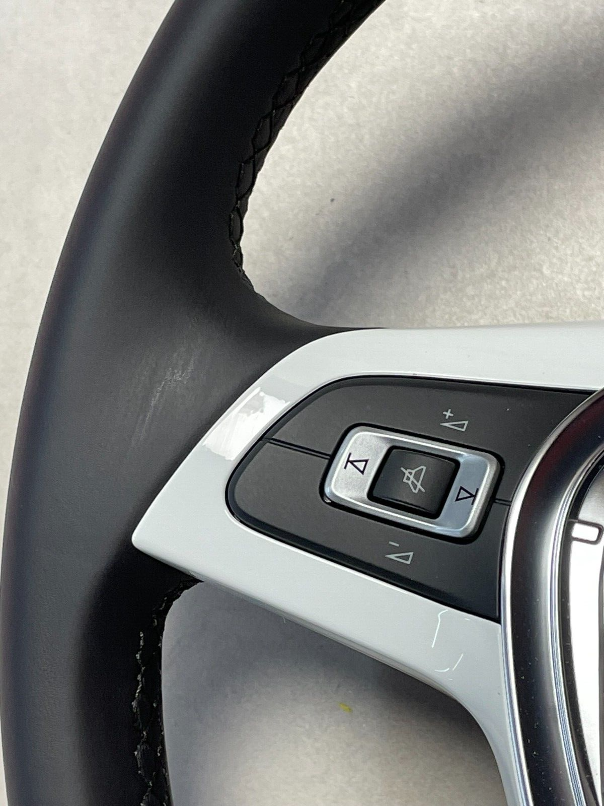 VW UP SPORT LENKRAD LEDER CHROM-SCHWARZ-WEISS 1S0419091AF Fast Neu Test Wagen.. - Obrázek 17