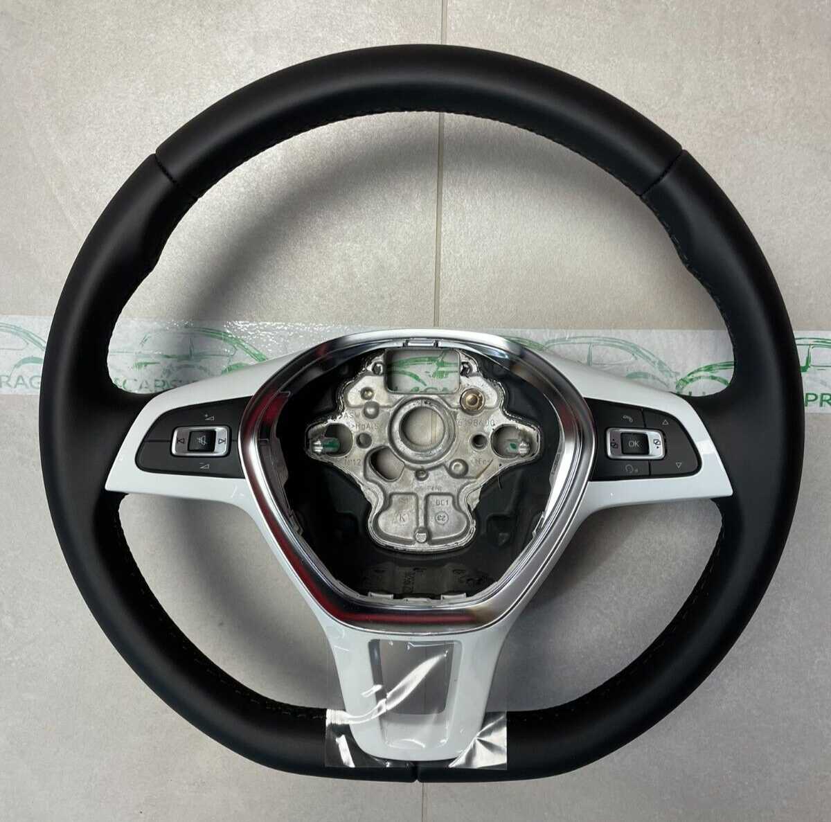 VW UP SPORT LENKRAD LEDER CHROM-SCHWARZ-WEISS 1S0419091AF Fast Neu Test Wagen..