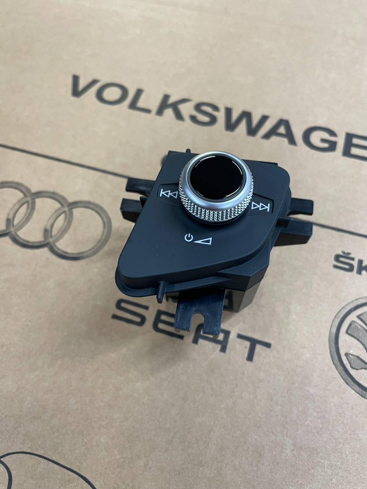 4M1919616B AUDI Q7 4M LAUTSTÄRKEREGLER SCHALTTAFEL 4M1919616B Fast Neu Test Car - Obrázek 7