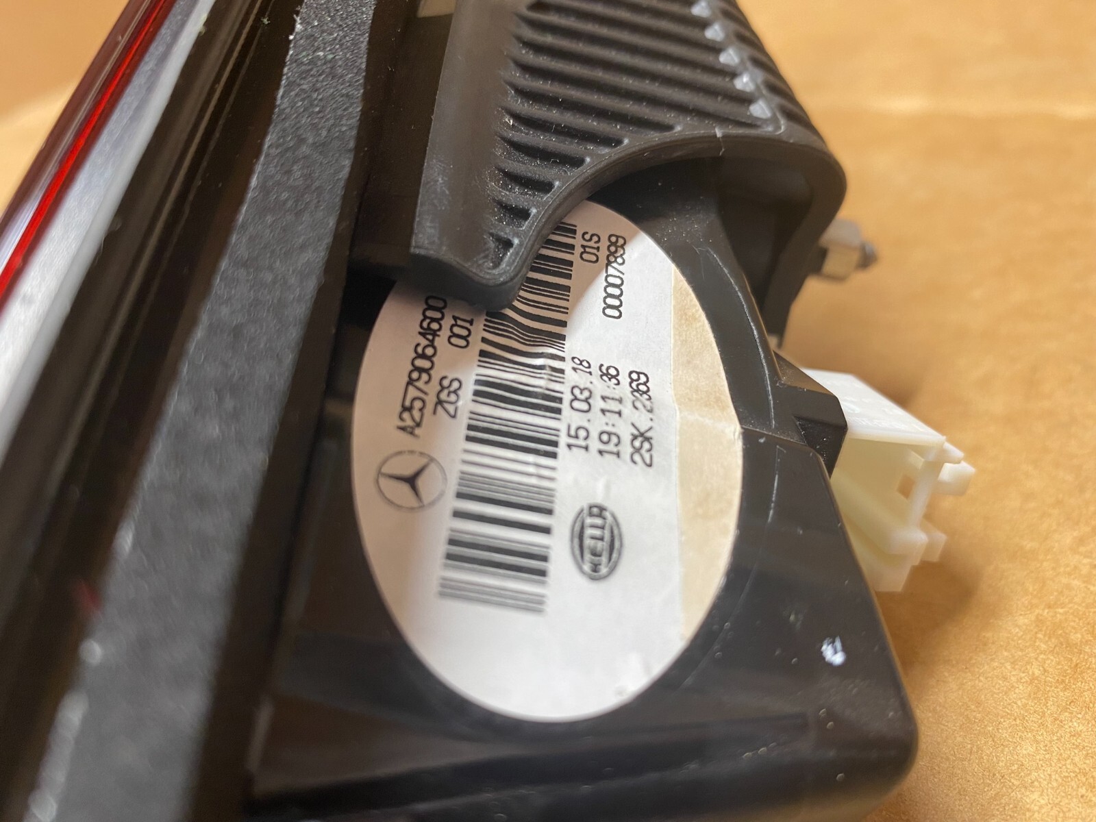 A2579064600 MERCEDES CLS C257 RÜCKLEUCHTE HECKKLAPPE LINKS INNERE A2579064600 - Obrázek 5