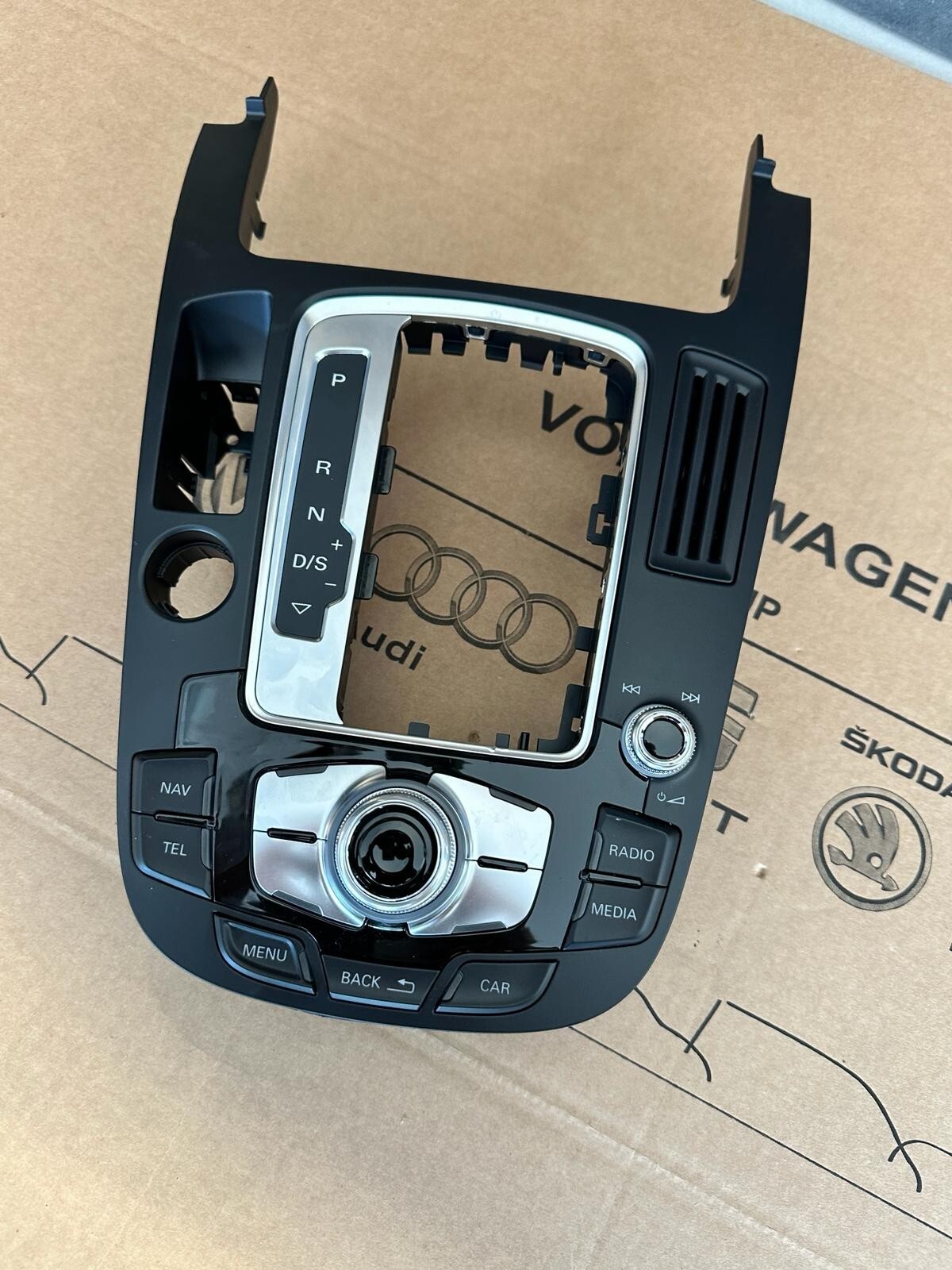 AUDI A4 A5 Q5 BEDIENUNGSEINHEIT FÜR MULTI-MEDIASYSTEM MMI 8T0919611L FAST NEU !