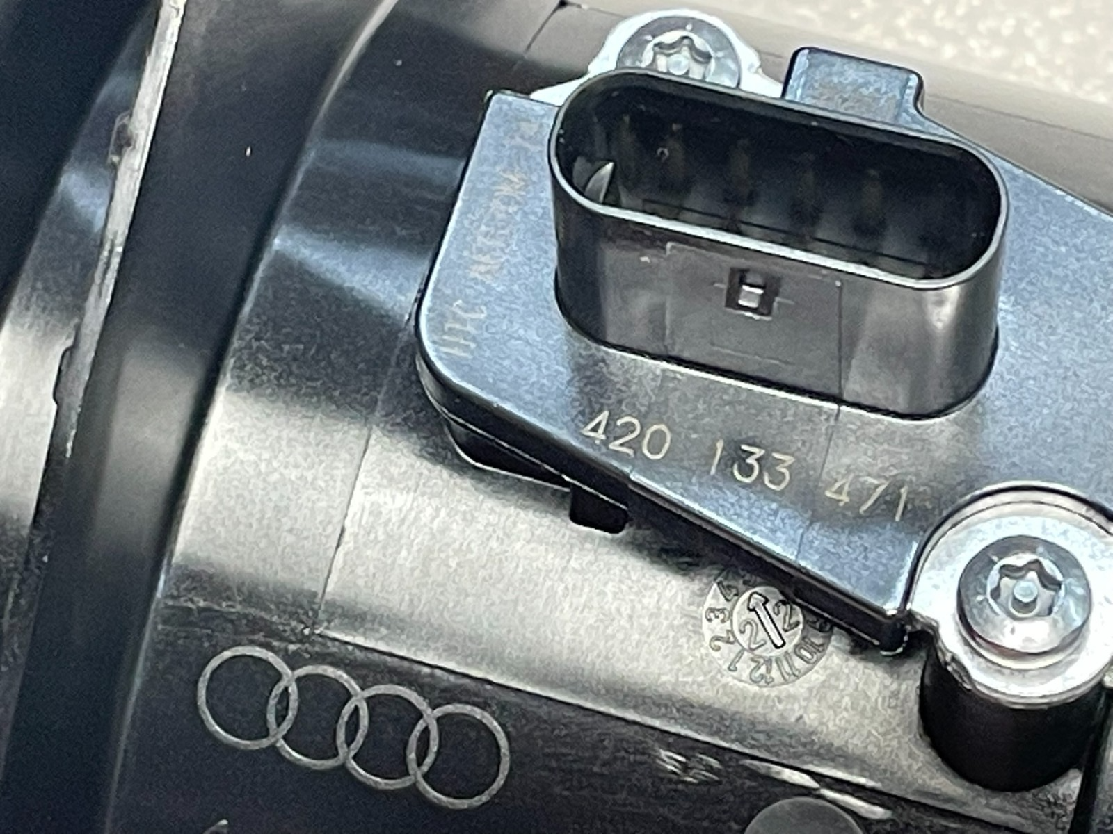 AUDI R8 LUFTFILTEREINSATZ LUFTMASSENMESSER SENZOR 420133844E 420133471 ORIG NEU - Obrázek 6