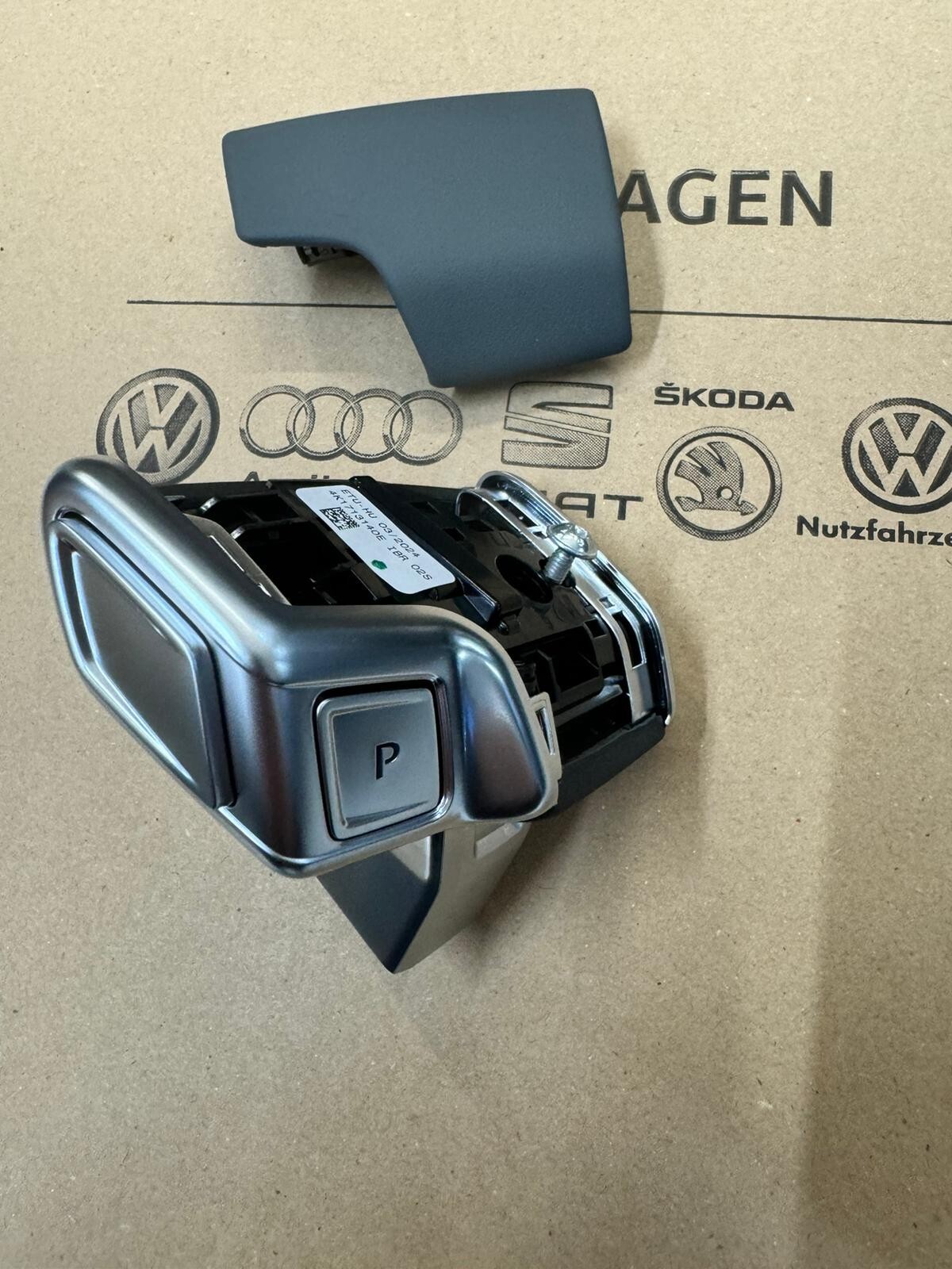 AUDI SCHALTKNAUF GRIFF GRAU LEDER 4K1713139D 4K1713140E AUTOMATIK GETRIEBE NEU - Obrázek 8