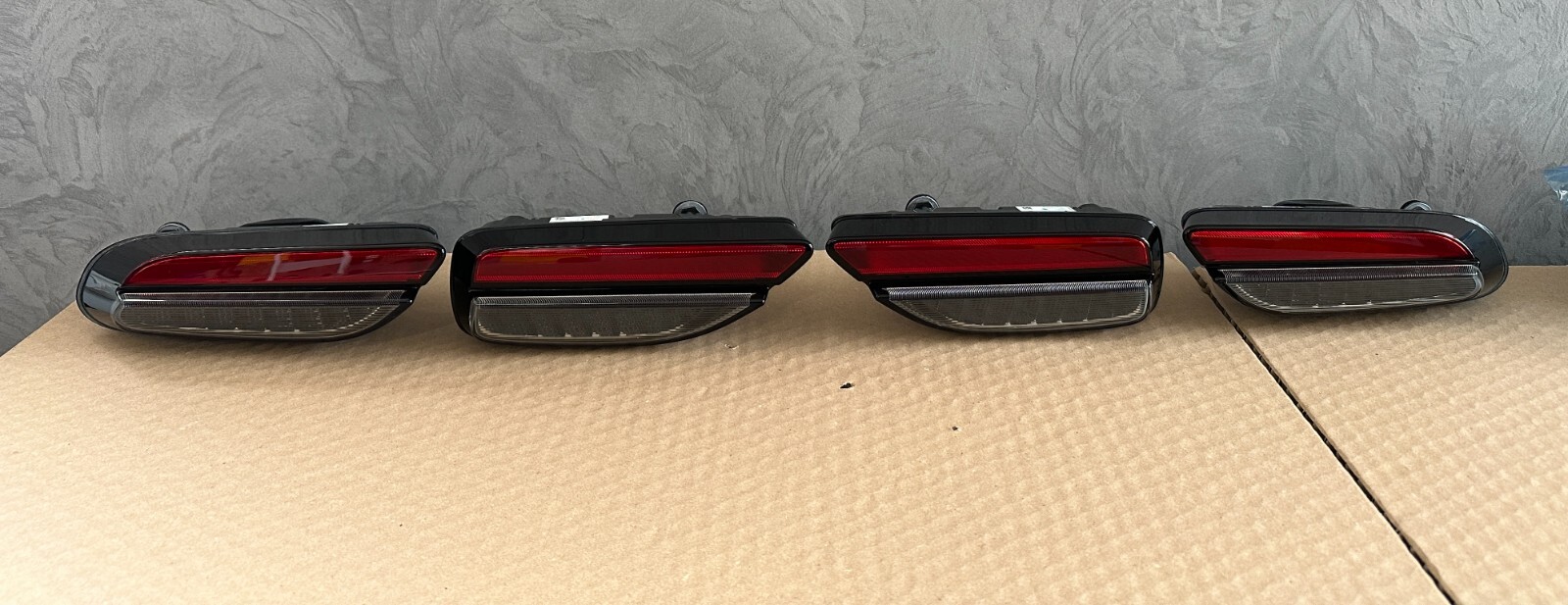 FERRARI PUROSANGUE REAR HEADLIGHTS COMPLETE SET - Obrázek 3