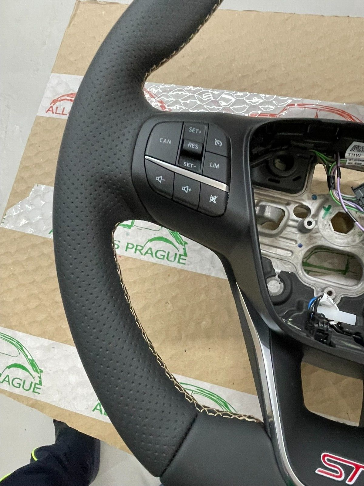 FORD FOCUS ST-LINE SPORTLENKRAD ABGEFLACHT MULTIFUNKTIONAL 21816000129 ORIG NEU - Obrázek 12