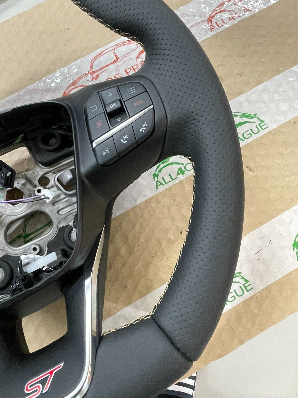 FORD FOCUS ST-LINE SPORTLENKRAD ABGEFLACHT MULTIFUNKTIONAL 21816000129 ORIG NEU - Obrázek 13