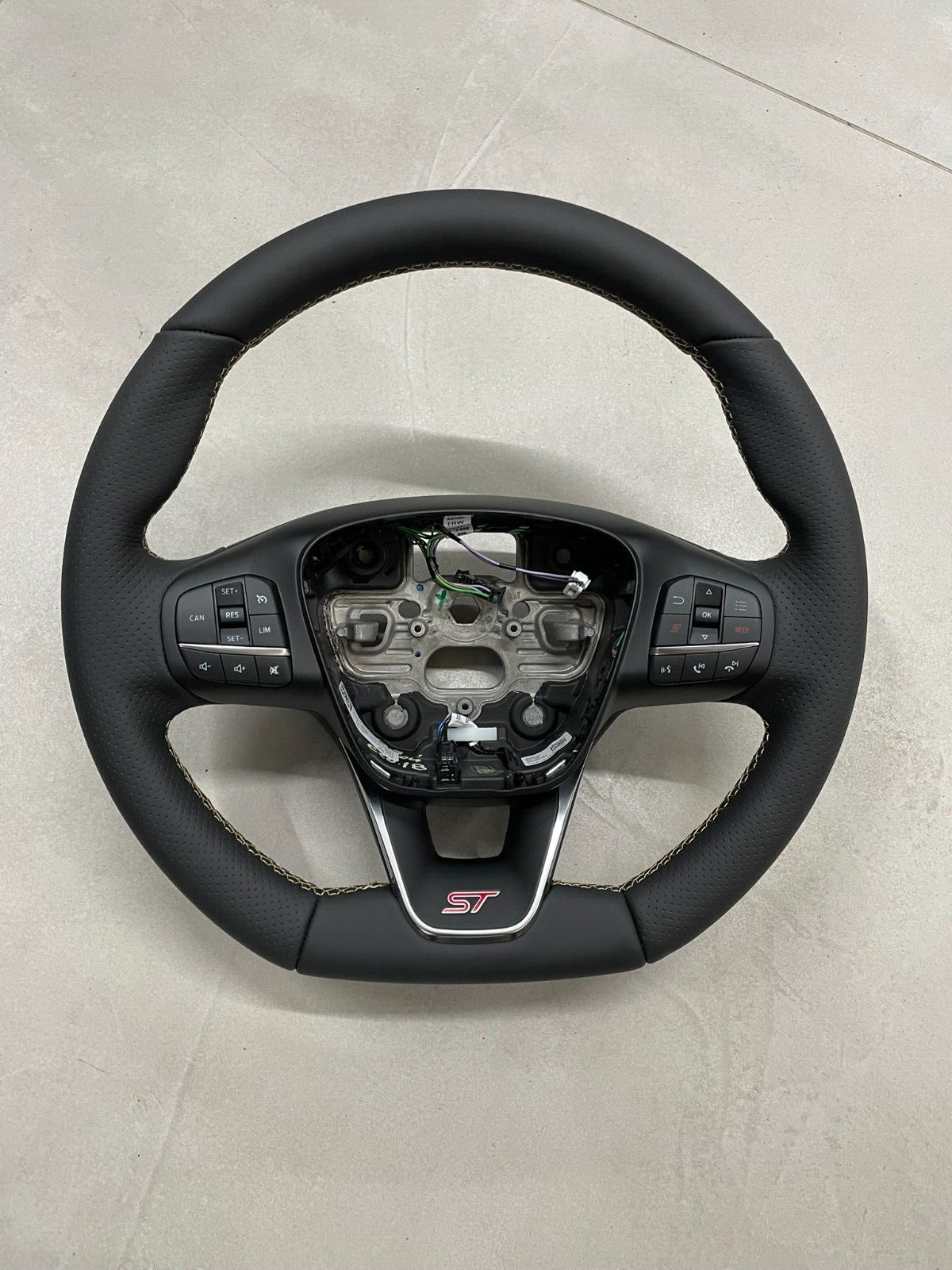 FORD FOCUS ST-LINE SPORTLENKRAD ABGEFLACHT MULTIFUNKTIONAL 21816000129 ORIG NEU - Obrázek 14