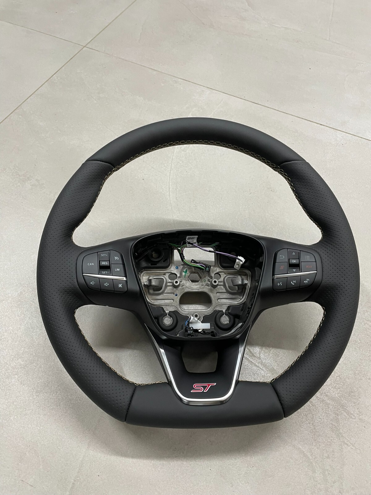 FORD FOCUS ST-LINE SPORTLENKRAD ABGEFLACHT MULTIFUNKTIONAL 21816000129 ORIG NEU - Obrázek 15