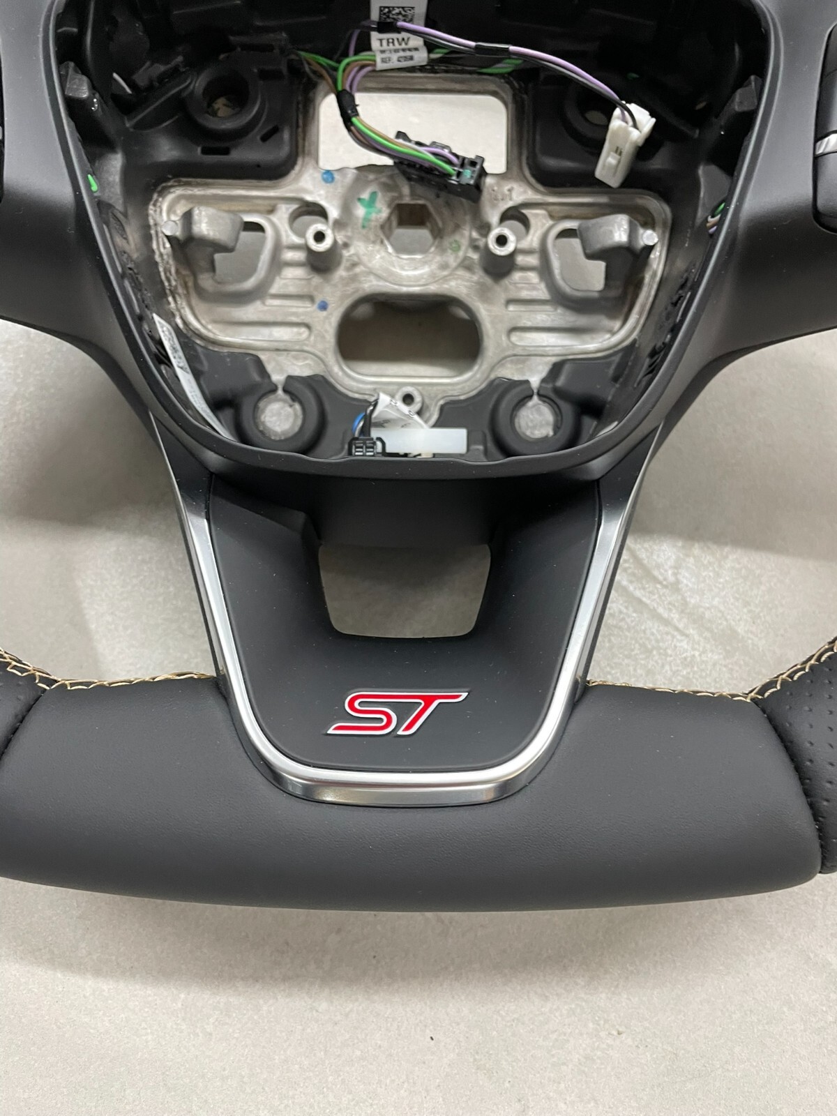 FORD FOCUS ST-LINE SPORTLENKRAD ABGEFLACHT MULTIFUNKTIONAL 21816000129 ORIG NEU - Obrázek 3