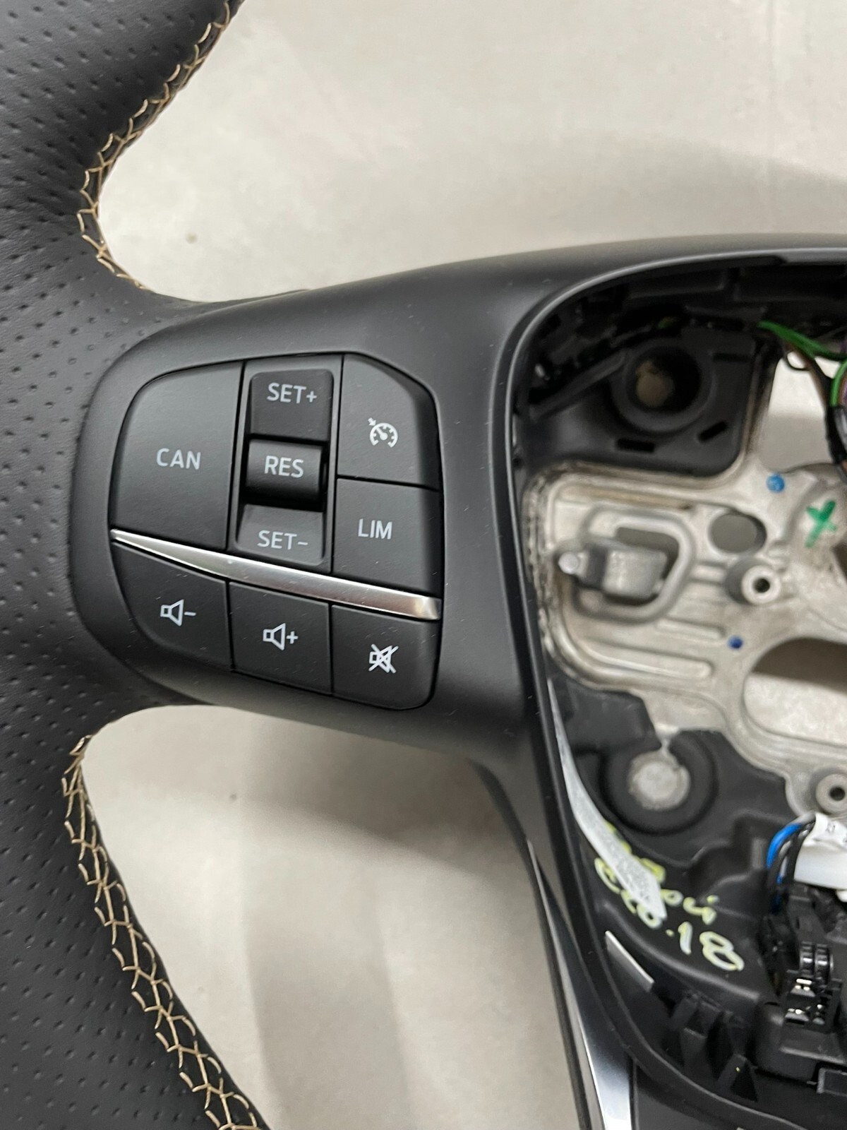 FORD FOCUS ST-LINE SPORTLENKRAD ABGEFLACHT MULTIFUNKTIONAL 21816000129 ORIG NEU - Obrázek 4