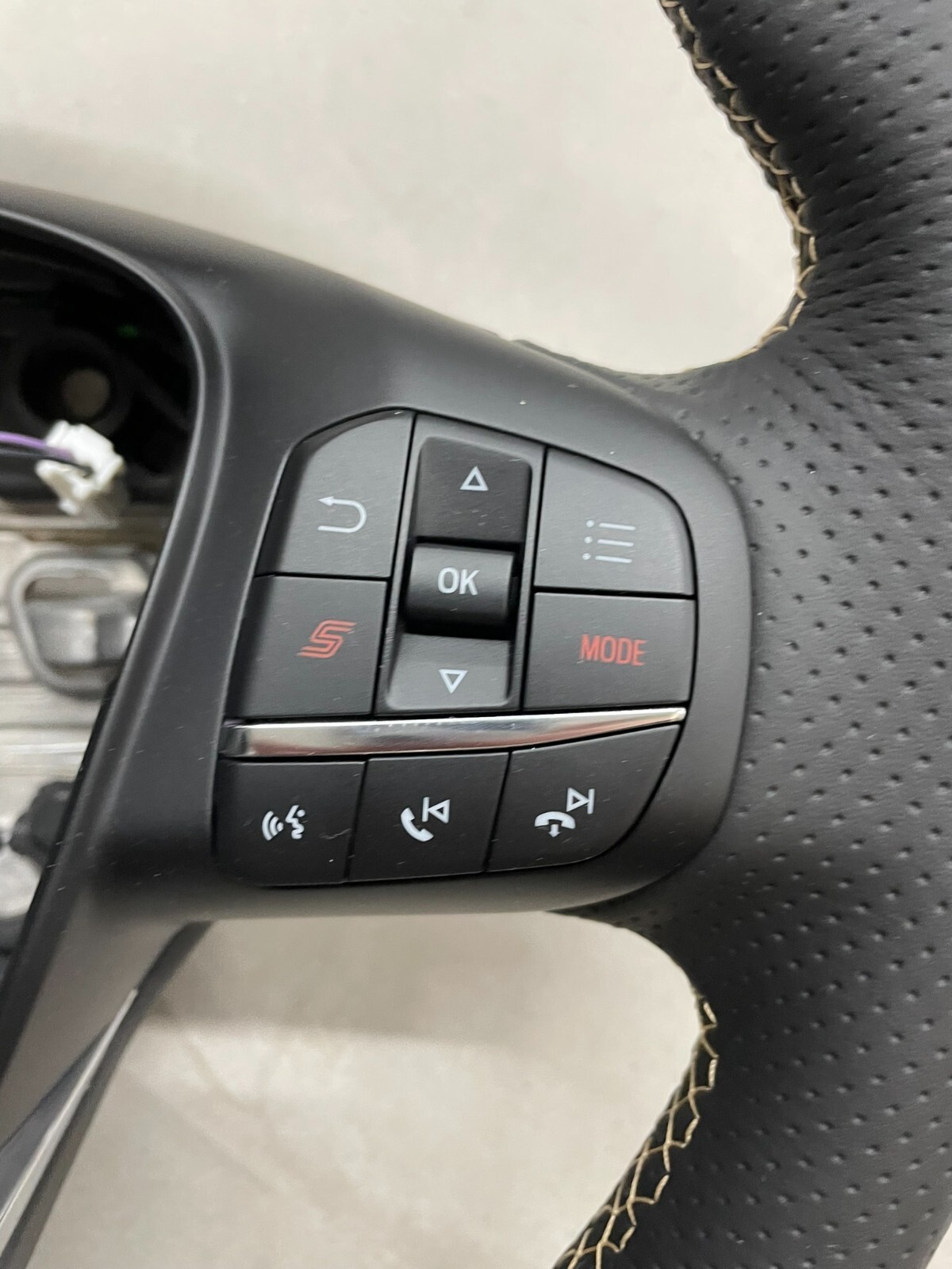 FORD FOCUS ST-LINE SPORTLENKRAD ABGEFLACHT MULTIFUNKTIONAL 21816000129 ORIG NEU - Obrázek 5