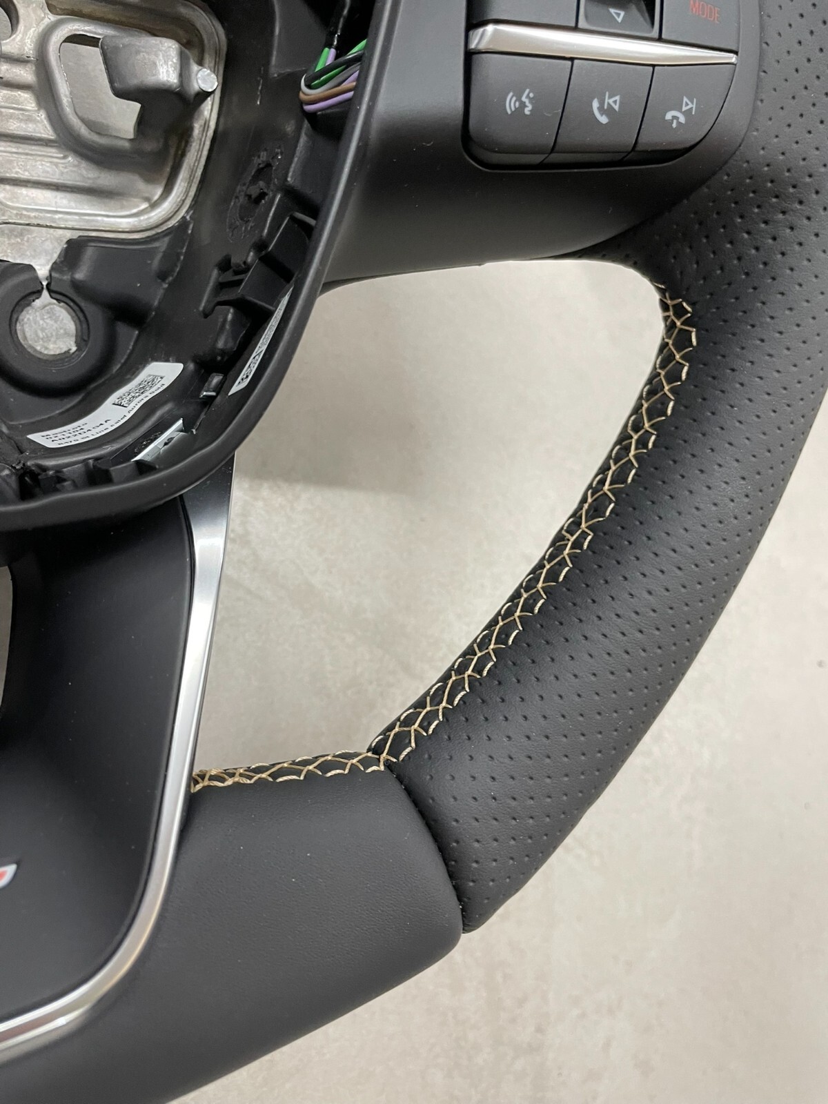 FORD FOCUS ST-LINE SPORTLENKRAD ABGEFLACHT MULTIFUNKTIONAL 21816000129 ORIG NEU - Obrázek 6