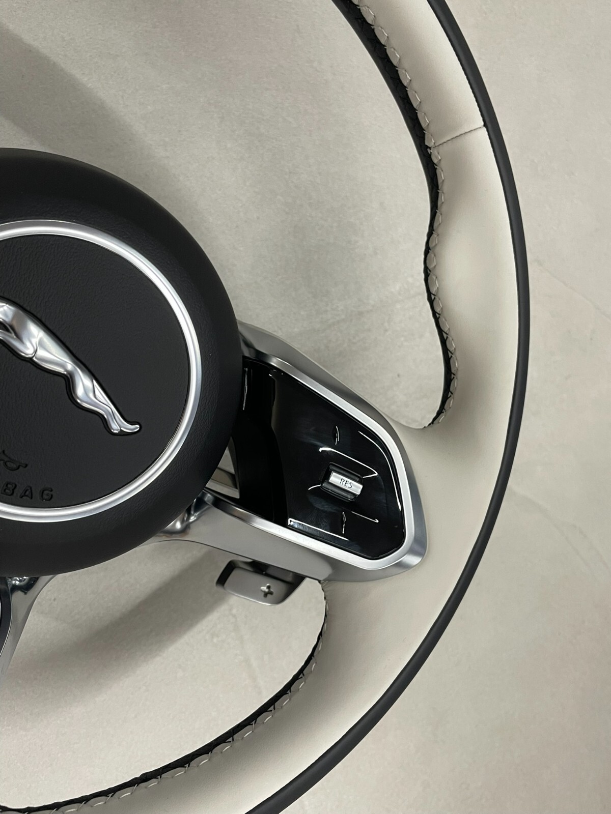 JAGUAR LENKRAD SPORT LEDER MULTIFUNKTION MIT PADELS MIT AIRBAG ORIG.NEU - Obrázek 8