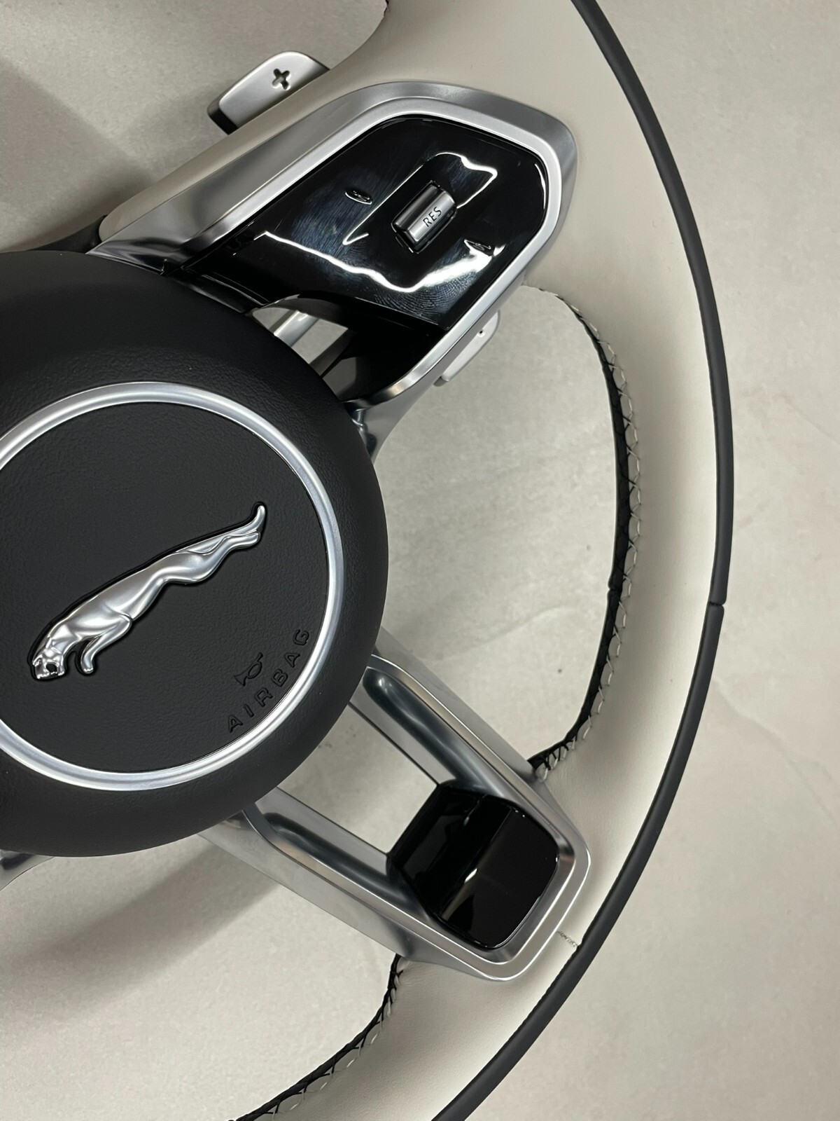 JAGUAR LENKRAD SPORT LEDER MULTIFUNKTION MIT PADELS MIT AIRBAG ORIG.NEU - Obrázek 9