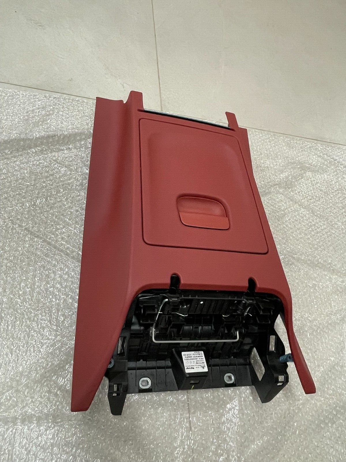 MERCEDES-BENZ S-KLASSE W223 V223 ABLAGEFACH A2239700701 KARMIN ROT DEM TEST CAR - Obrázek 12