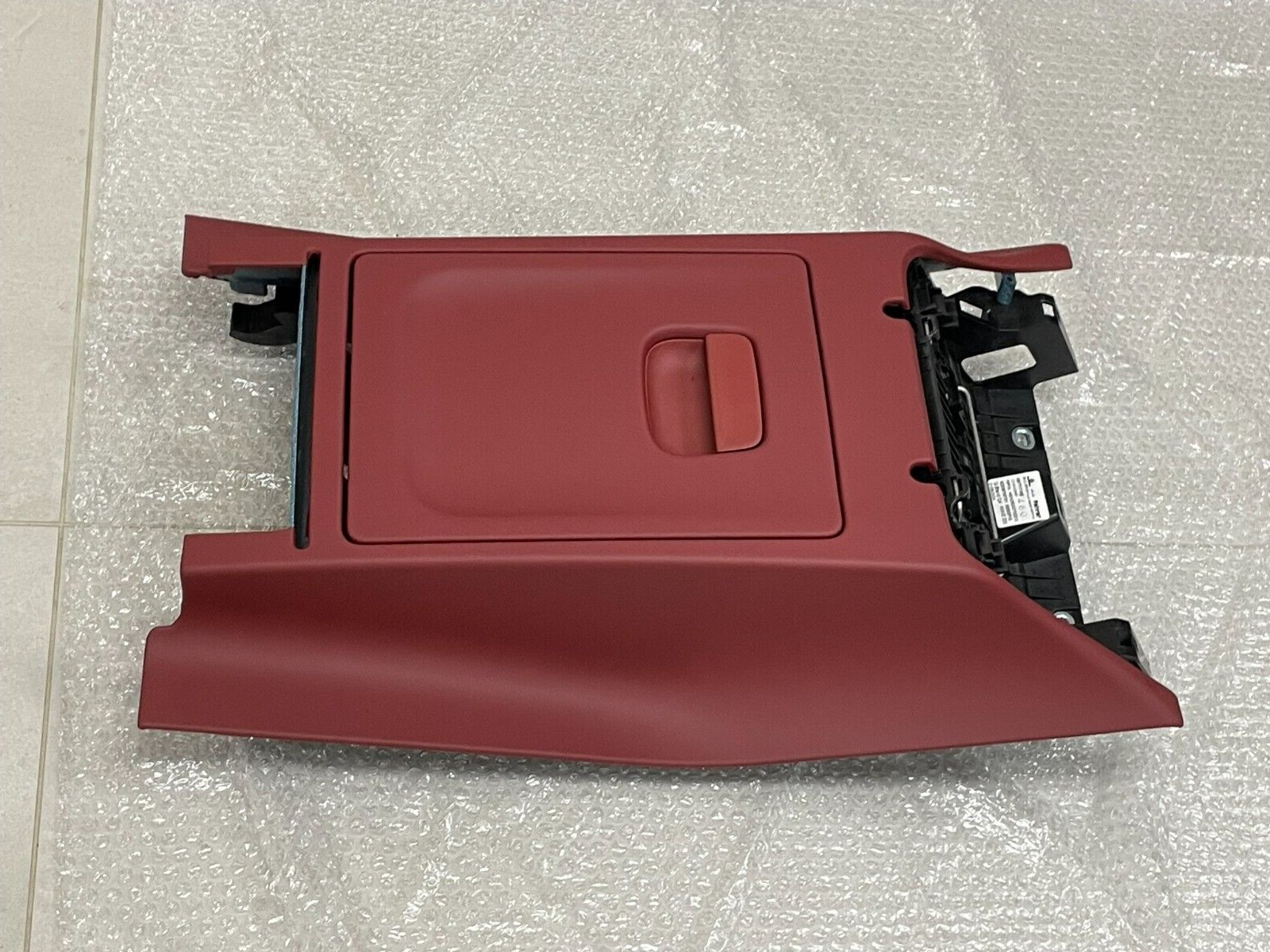 MERCEDES-BENZ S-KLASSE W223 V223 ABLAGEFACH A2239700701 KARMIN ROT DEM TEST CAR - Obrázek 3