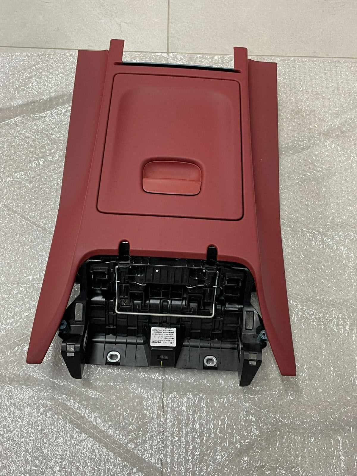 MERCEDES-BENZ S-KLASSE W223 V223 ABLAGEFACH A2239700701 KARMIN ROT DEM TEST CAR - Obrázek 9