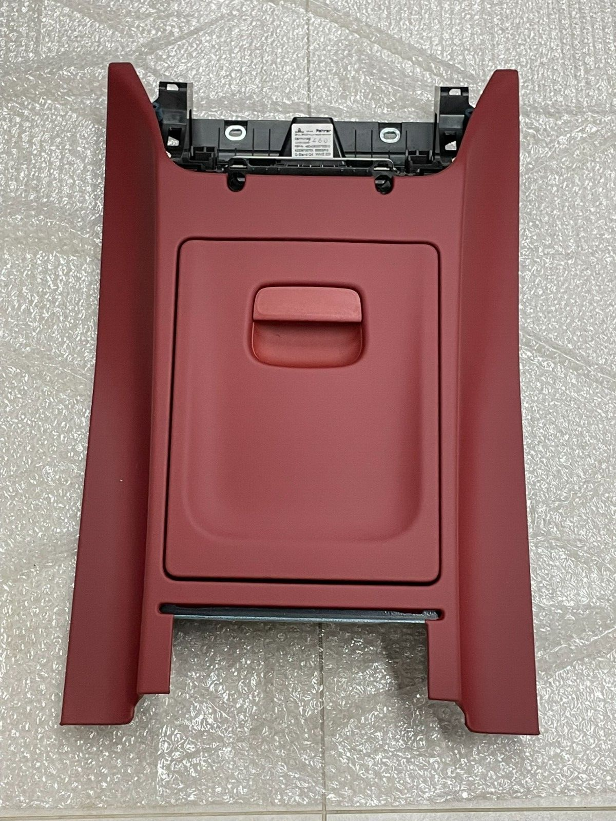 MERCEDES-BENZ S-KLASSE W223 V223 ABLAGEFACH A2239700701 KARMIN ROT DEM TEST CAR