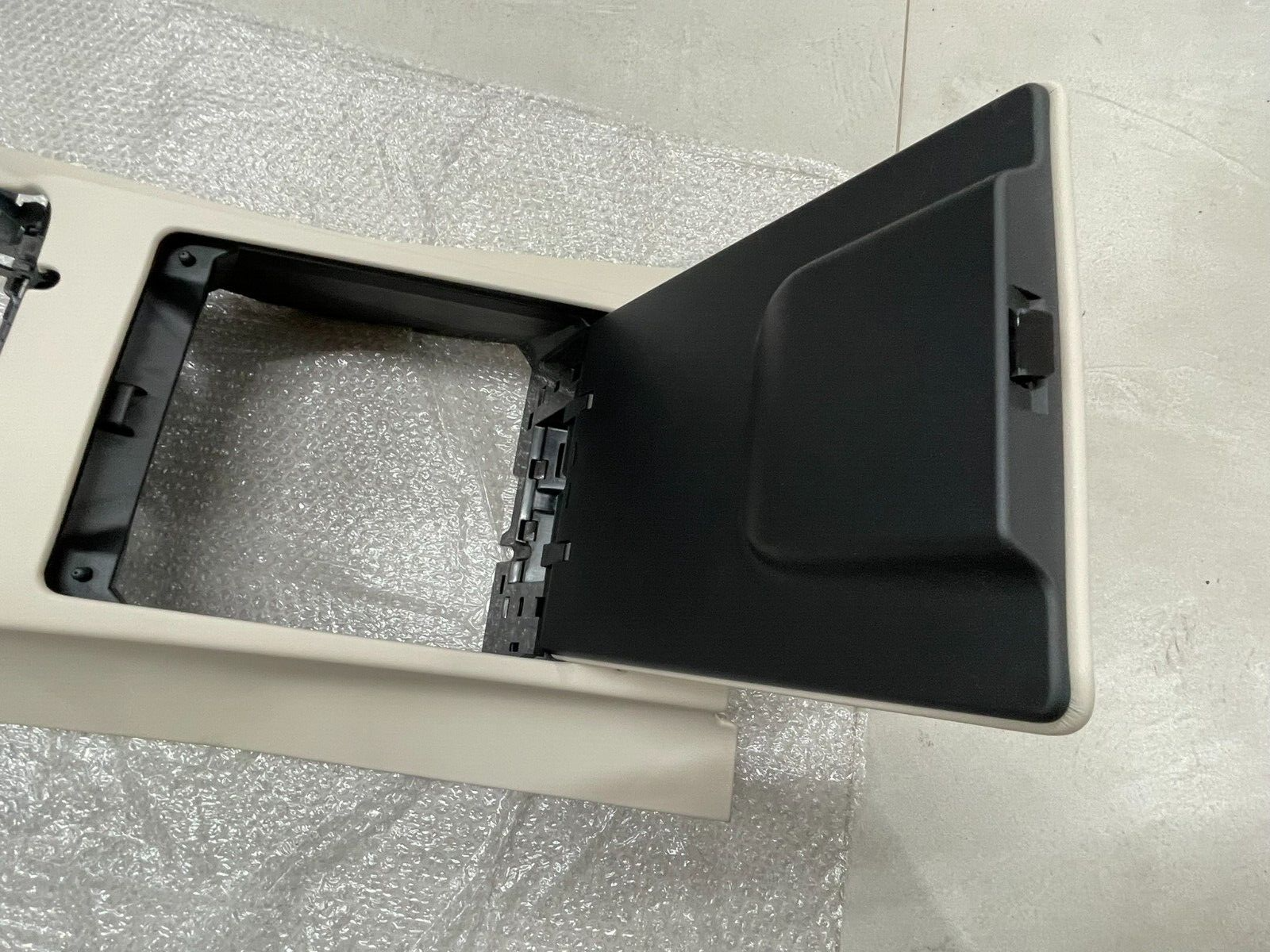 MERCEDES-BENZ S-KLASSE W223 V223 ABLAGEFACH A2239700701 MACCIATOBEIGE TEST WAGEN - Obrázek 12