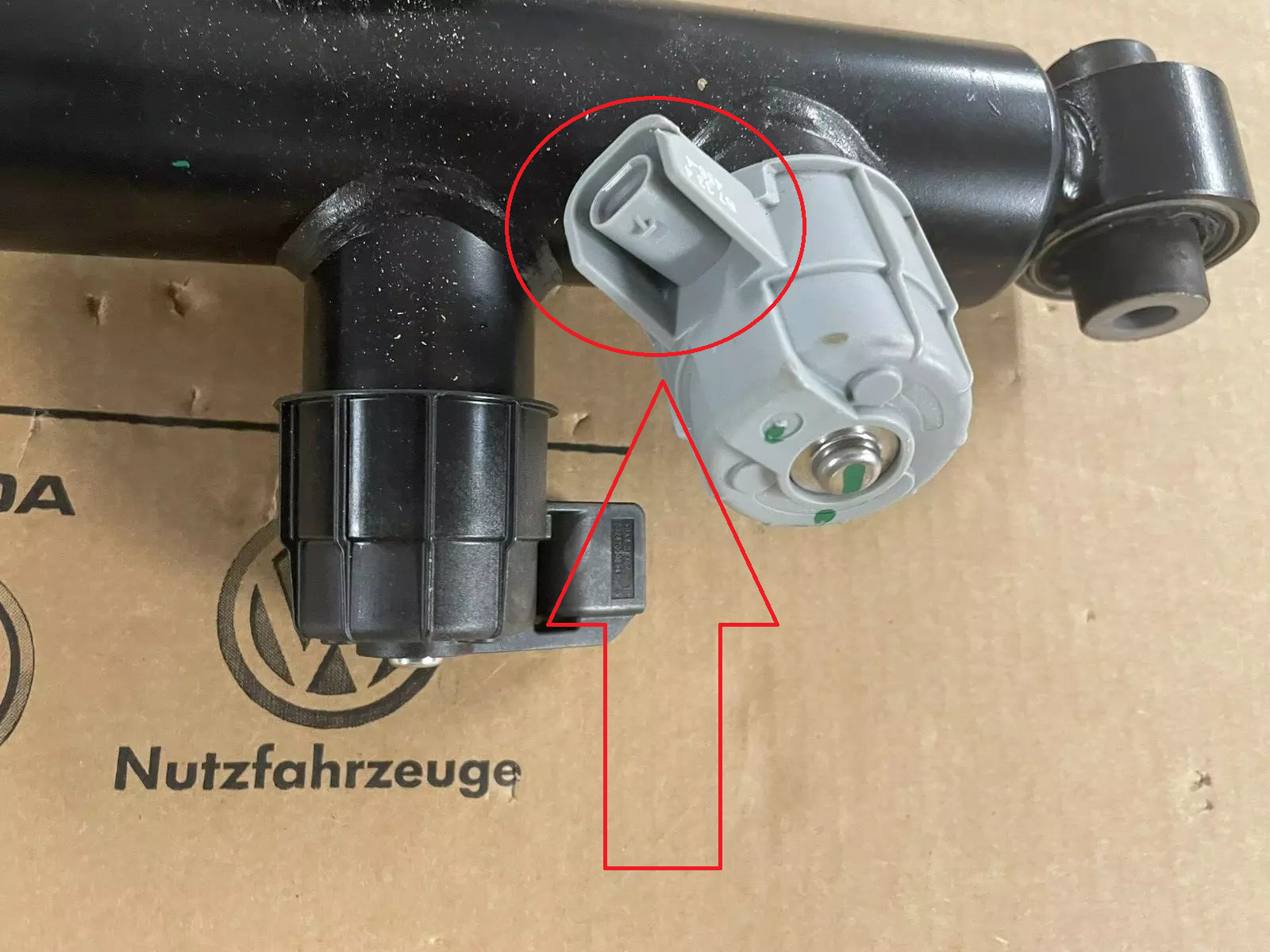 PORSCHE CAYENNE 9YA-2 STOSSDÄMPFER ELEKTRISCH HINTER RECHTS 9Y0513028F ORIG NEU - Obrázek 11