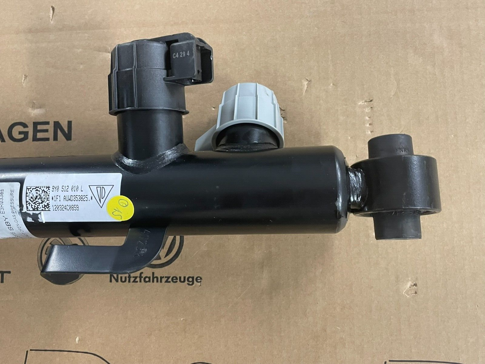 PORSCHE CAYENNE 9YA-2 STOSSDÄMPFER ELEKTRISCH HINTER RECHTS 9Y0513028F ORIG NEU - Obrázek 13