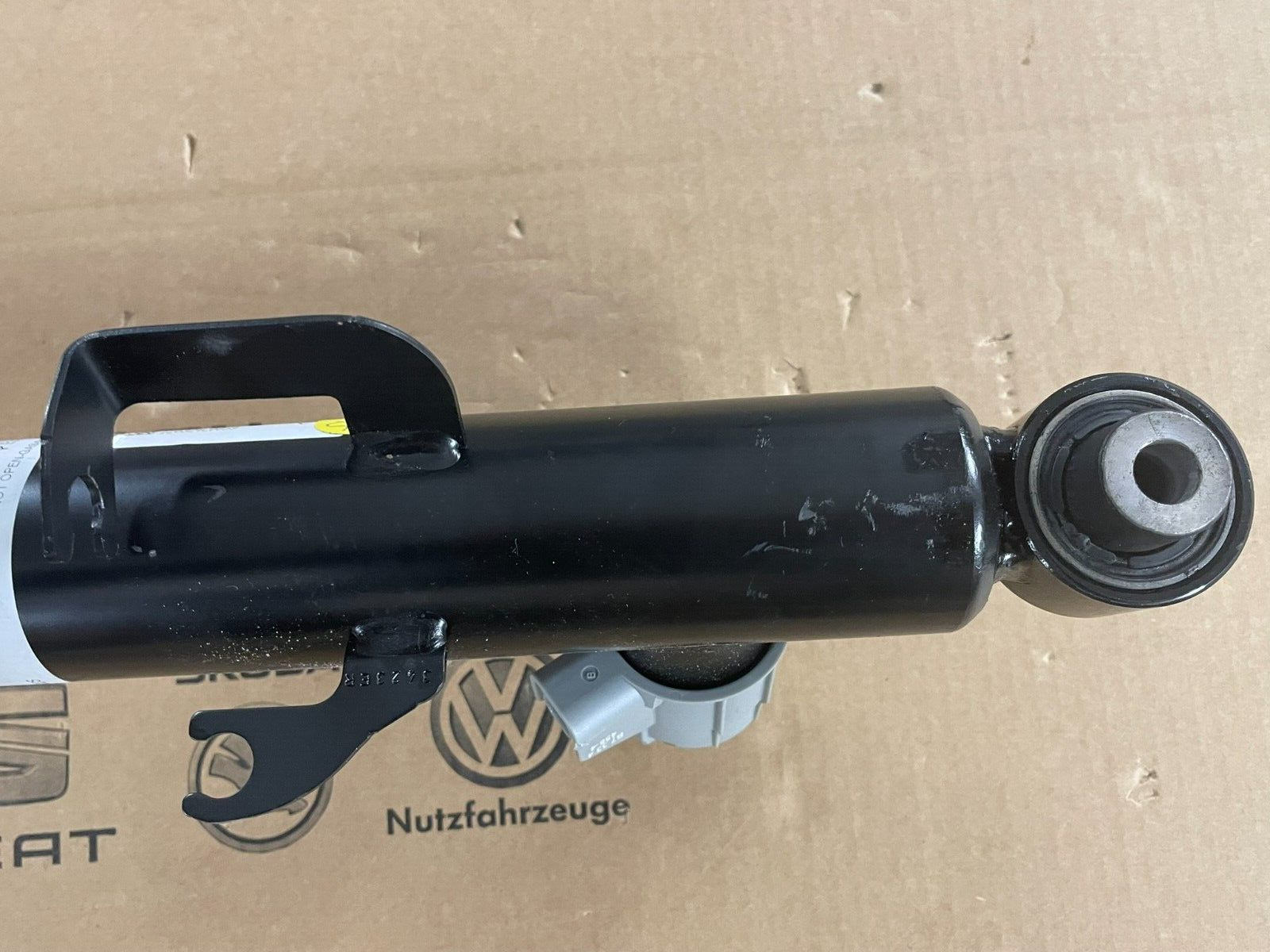 PORSCHE CAYENNE 9YA-2 STOSSDÄMPFER ELEKTRISCH HINTER RECHTS 9Y0513028F ORIG NEU - Obrázek 16
