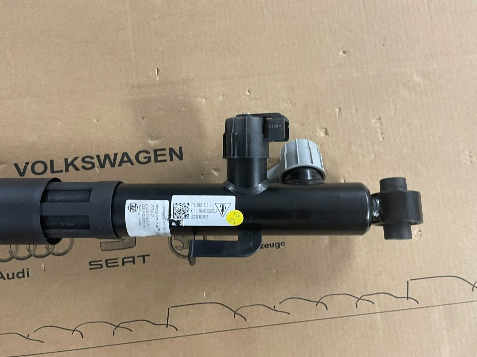 PORSCHE CAYENNE 9YA-2 STOSSDÄMPFER ELEKTRISCH HINTER RECHTS 9Y0513028F ORIG NEU - Obrázek 20