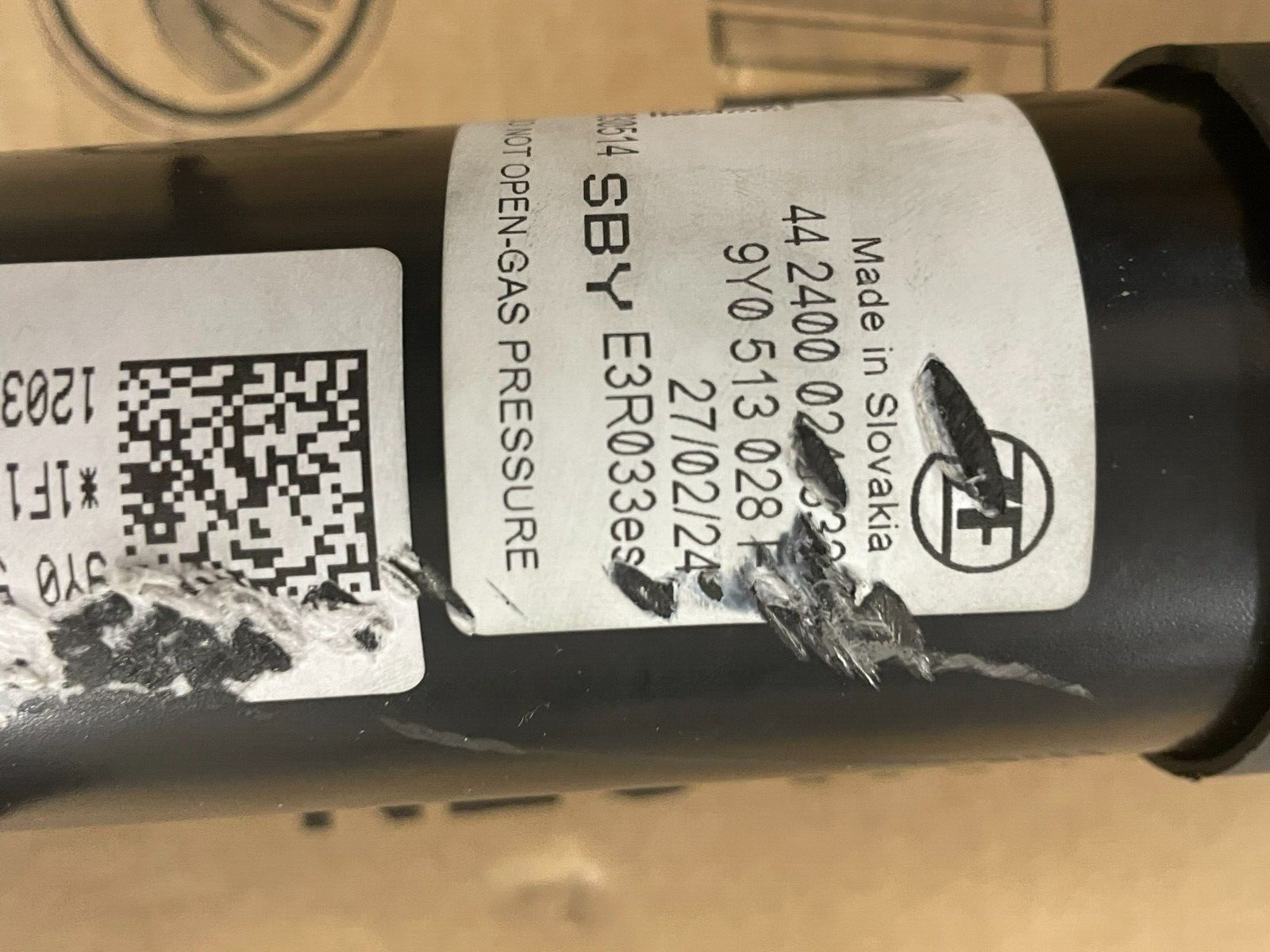 PORSCHE CAYENNE 9YA-2 STOSSDÄMPFER ELEKTRISCH HINTER RECHTS 9Y0513028F ORIG.NEU - Obrázek 5