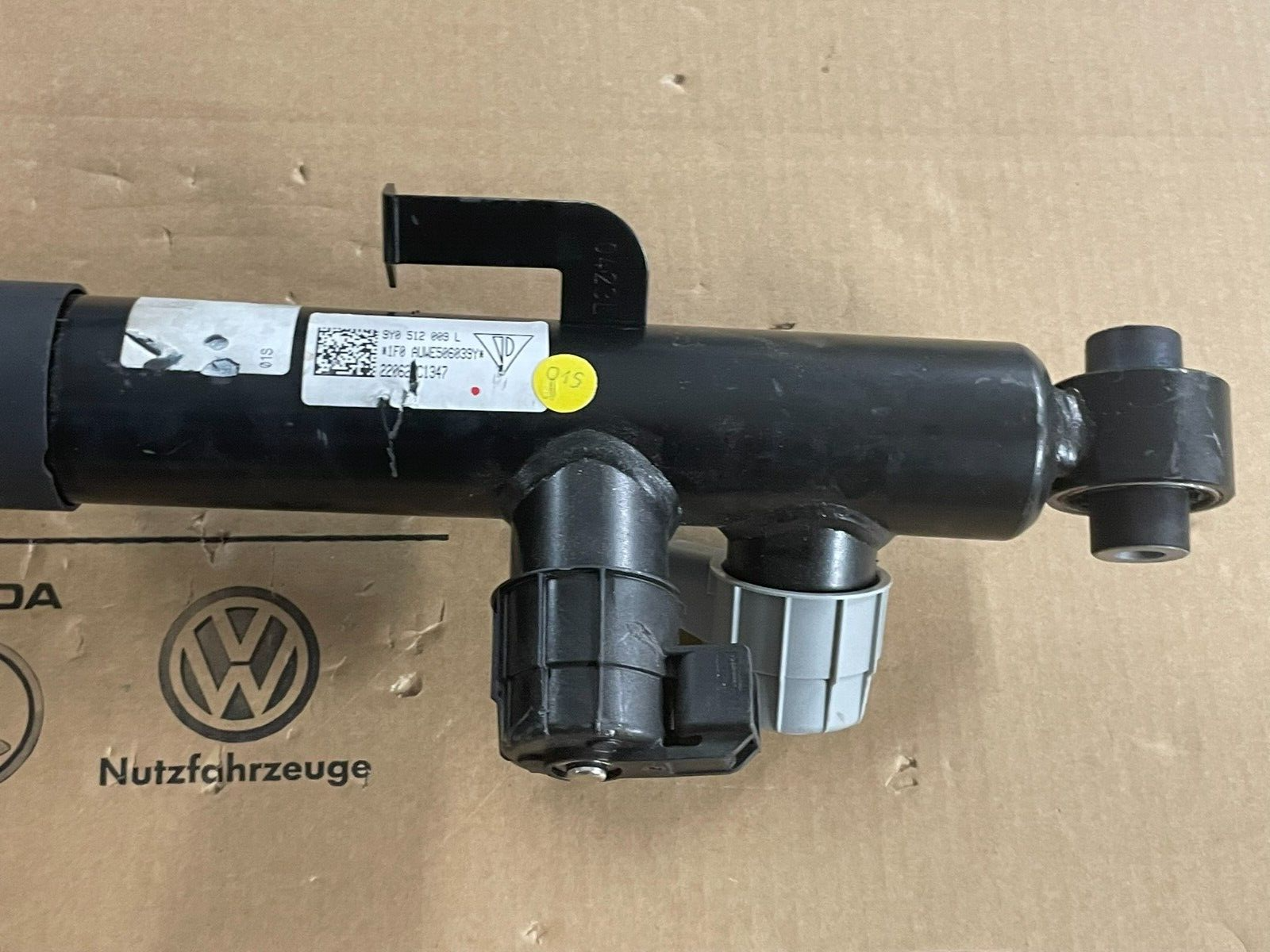 PORSCHE CAYENNE 9YA-2 STOSSDÄMPFER ELEKTRISCH HINTERACHSE LINKS 9Y0513027F NEU - Obrázek 9