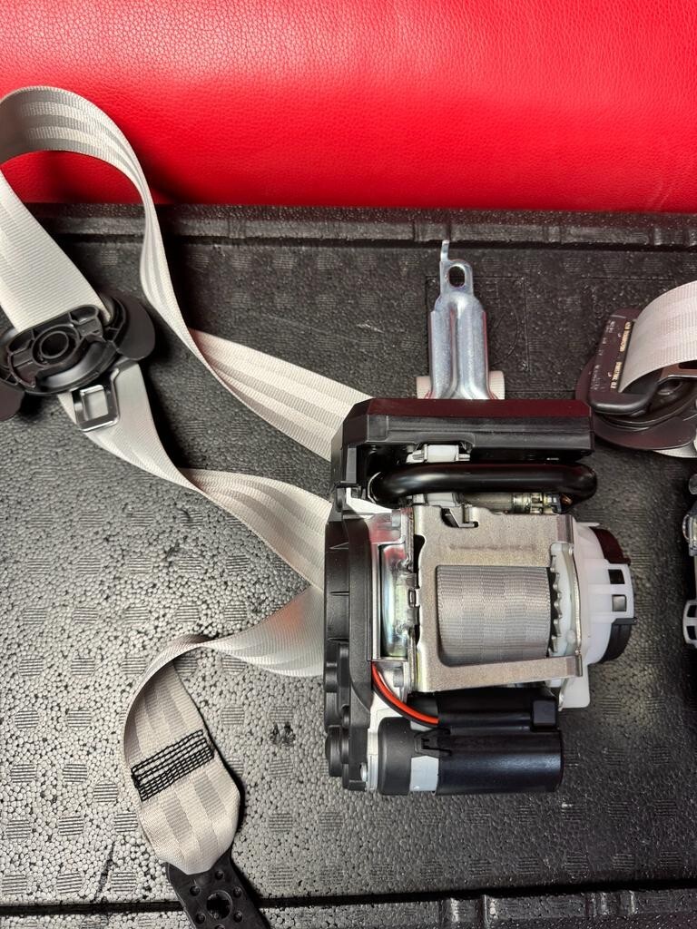 PORSCHE CAYENNE SICHERHEITS GURTEN SEATBELTS 9Y0857705L -9Y0857706L L+R ORIG NEW - Obrázek 6