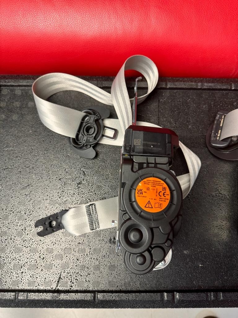 PORSCHE CAYENNE SICHERHEITS GURTEN SEATBELTS 9Y0857705L -9Y0857706L L+R ORIG NEW - Obrázek 8