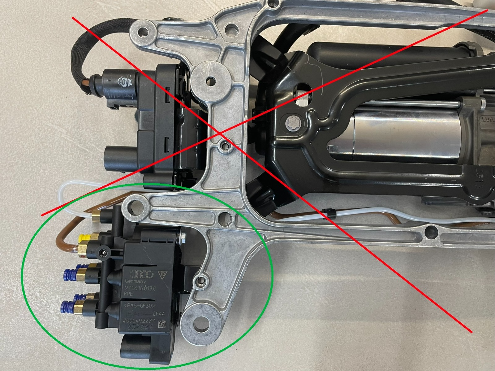PORSCHE PANAMERA LUFTFEDERUNG VENTILBLOCK VENTILEINHEIT 971616013C PORSCHE NEU - Obrázek 5