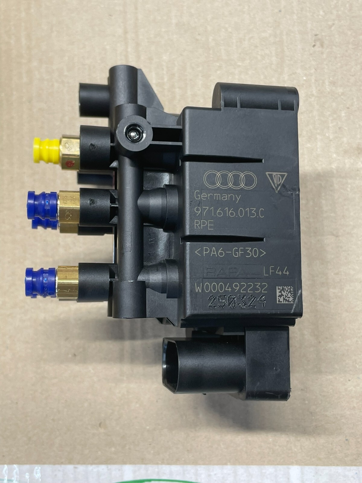 PORSCHE PANAMERA LUFTFEDERUNG VENTILBLOCK VENTILEINHEIT 971616013C PORSCHE NEU