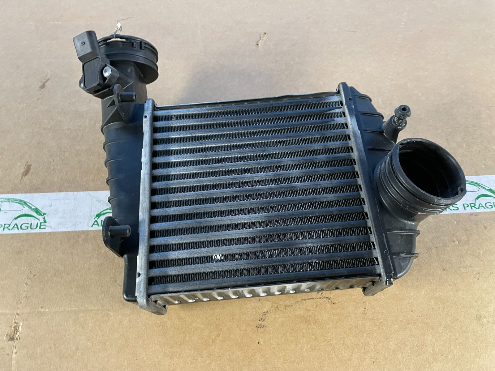 ŠKODA SUPERB VW PASSAT V6 TDI LADELUFT - TURBOKÜHLER LINKS 3B0145805J TEST CAR