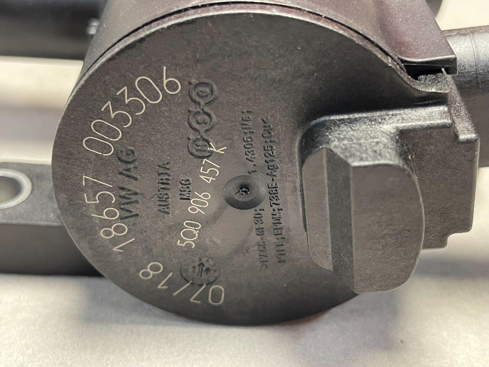 ŠKODA VW STEUER KÜHLMITTEL REGEL VENTIL 5Q0906457K ORIG. VW !! NEU !! - Obrázek 3