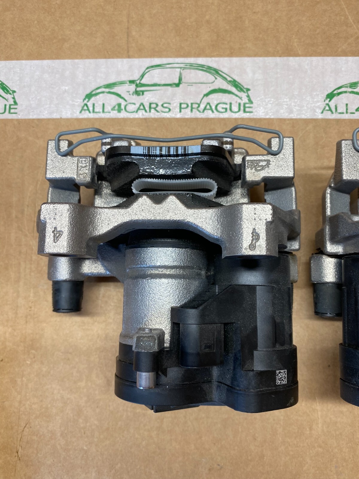 VW AUDI HINTEN BREMSSATTEL L+R ELEKTRISCH KOMPLET 5Q0615405DB 5Q0615406DB NEW VW - Obrázek 3