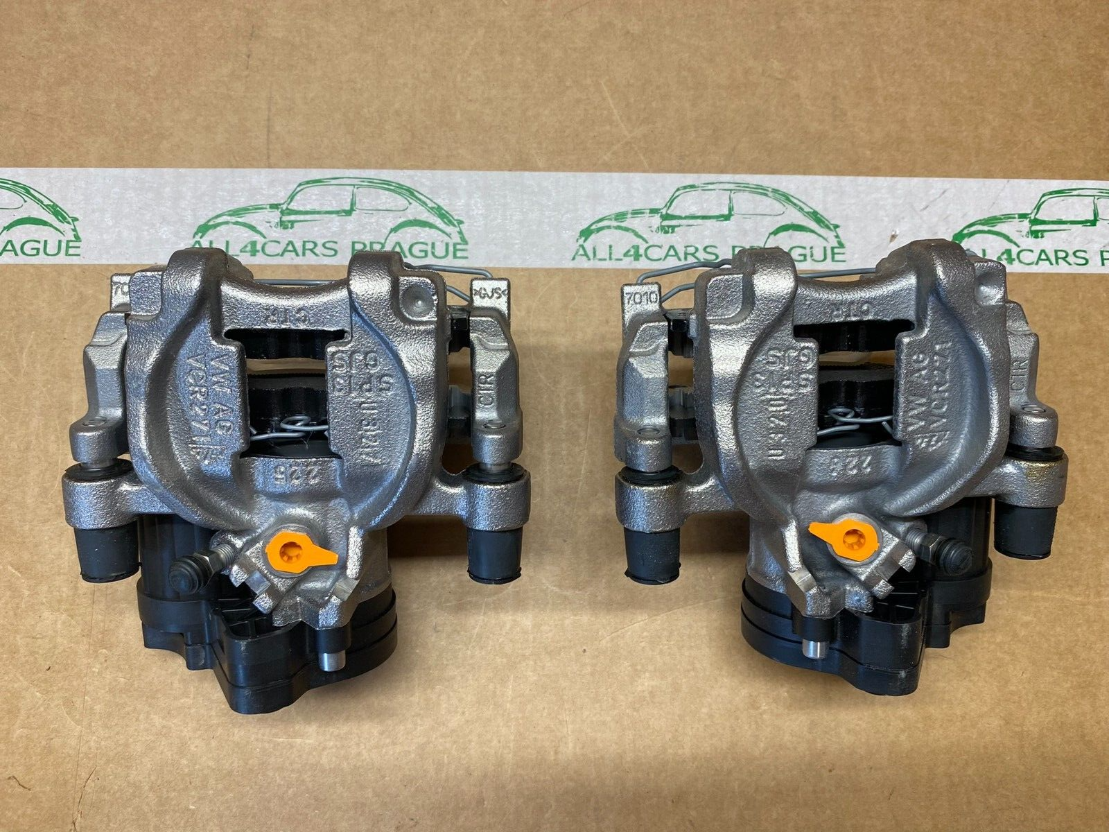 VW AUDI HINTEN BREMSSATTEL L+R ELEKTRISCH KOMPLET 5Q0615405DB 5Q0615406DB NEW VW - Obrázek 6